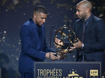 Paris Saint-Germain's French forward Kylian Mbappe receives the Best Ligue 1 Player award from former player Thierry Henry during the TV show on May 15, 2022 in Paris, as part of the 30th edition of the UNFP (French National Professional Football players Union) trophy ceremony. (Photo by FRANCK FIFE / AFP)